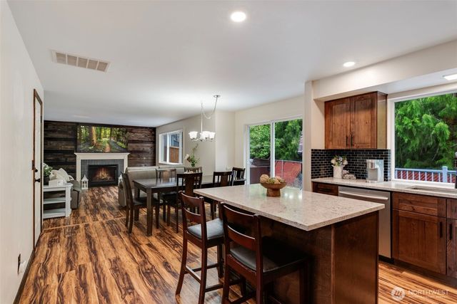 4844 NW Walgren Drive, Silverdale, WA 98383
