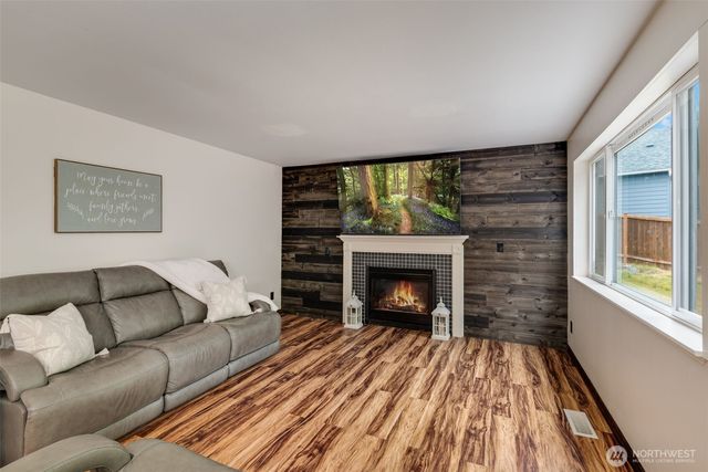 4844 NW Walgren Drive, Silverdale, WA 98383