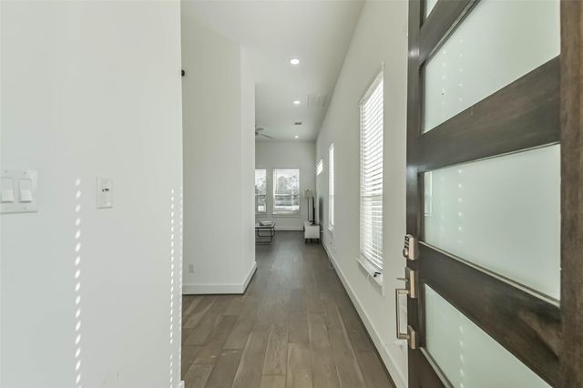 308 Queen Sude Lane, Houston, TX 77091