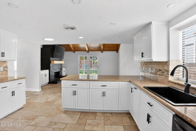 2112 W Avenue J12, Lancaster, CA 93536