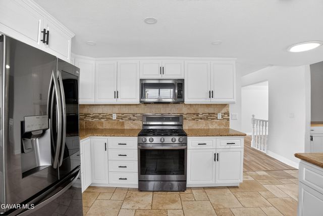 2112 W Avenue J12, Lancaster, CA 93536