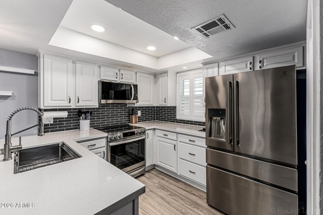 2020 W UNION HILLS Drive 209, Phoenix, AZ 85027