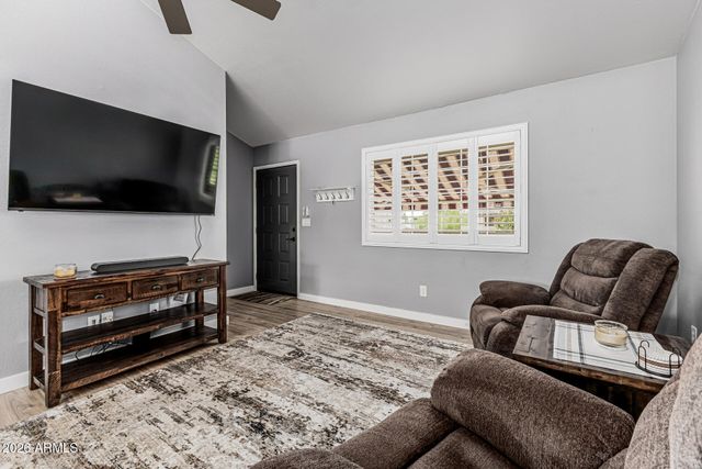 2020 W UNION HILLS Drive 209, Phoenix, AZ 85027