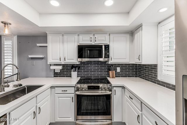 2020 W UNION HILLS Drive 209, Phoenix, AZ 85027