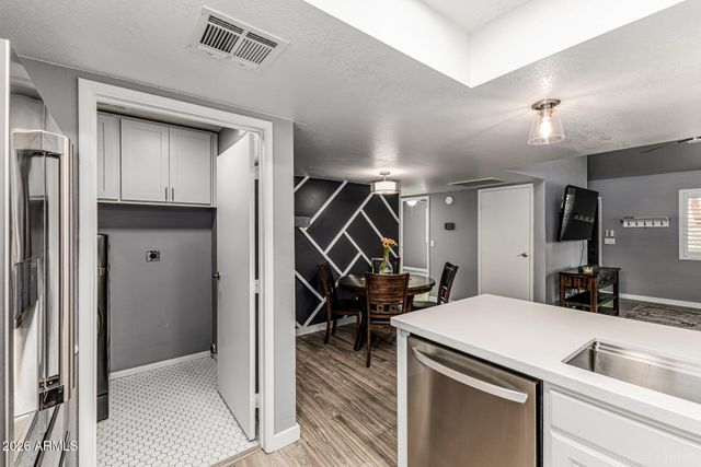 2020 W UNION HILLS Drive 209, Phoenix, AZ 85027