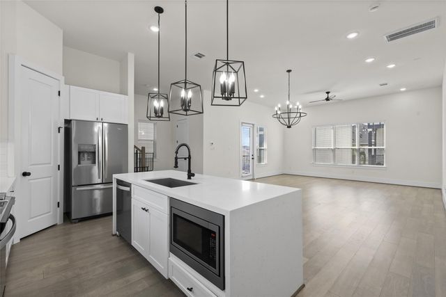 1406 W 21st Street B, Houston, TX 77008