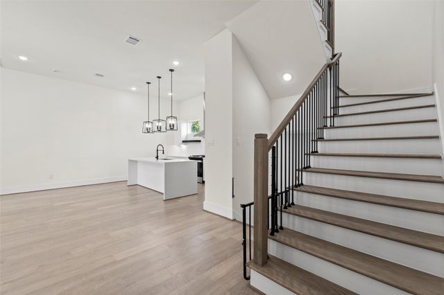 1406 W 21st Street B, Houston, TX 77008