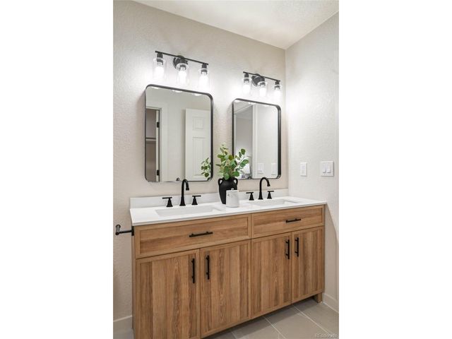 47 Zenobia St, Denver, CO 80219