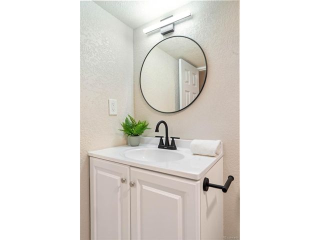 47 Zenobia St, Denver, CO 80219