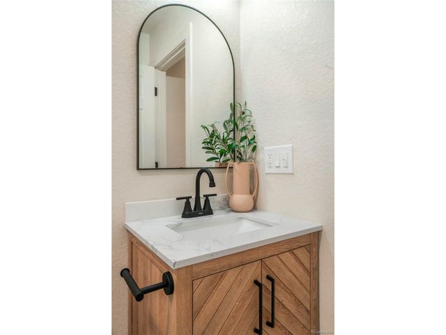 47 Zenobia St, Denver, CO 80219