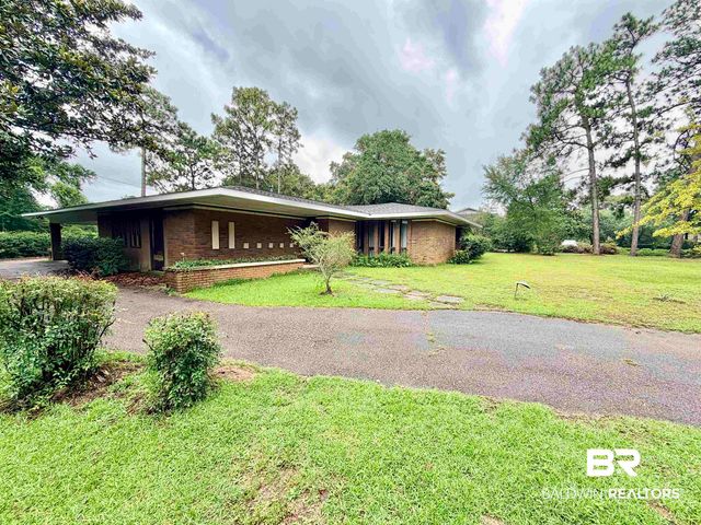 605 E Cumberland Road, Mobile, AL 36608