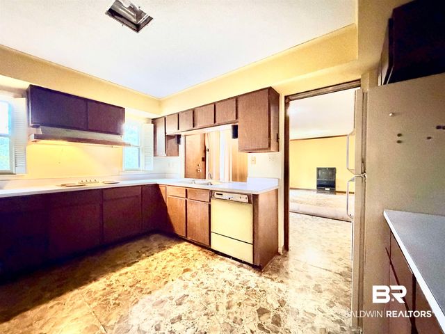 605 E Cumberland Road, Mobile, AL 36608