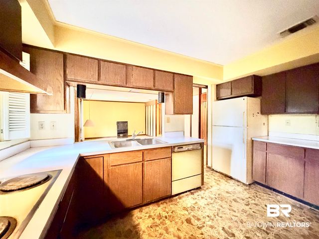 605 E Cumberland Road, Mobile, AL 36608