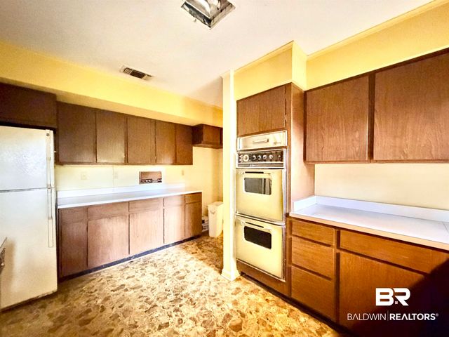 605 E Cumberland Road, Mobile, AL 36608