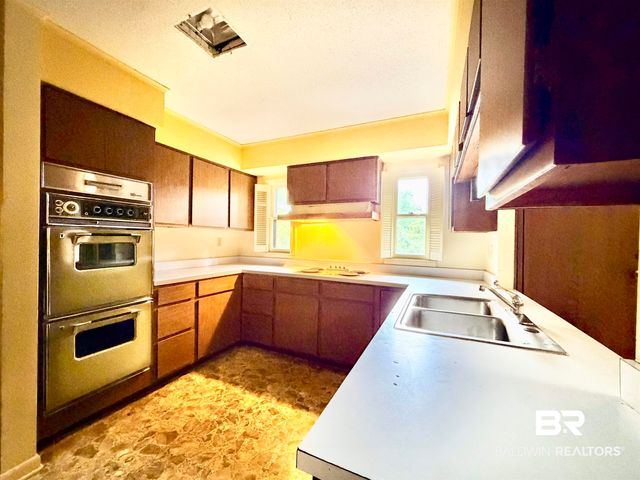 605 E Cumberland Road, Mobile, AL 36608