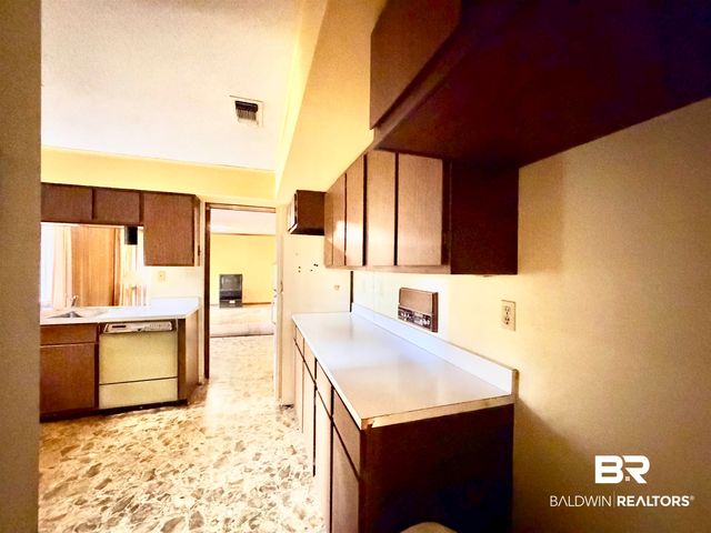 605 E Cumberland Road, Mobile, AL 36608