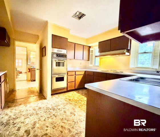 605 E Cumberland Road, Mobile, AL 36608