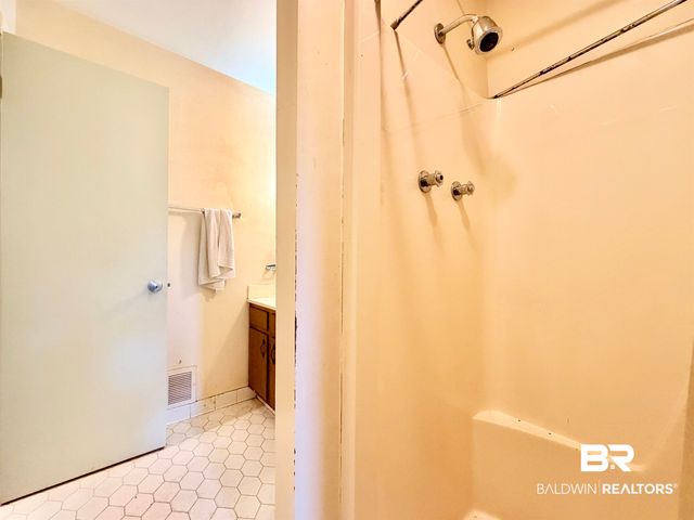 605 E Cumberland Road, Mobile, AL 36608