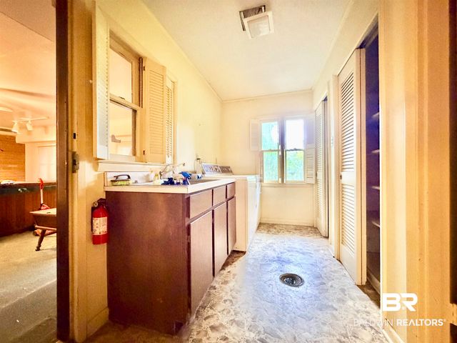605 E Cumberland Road, Mobile, AL 36608