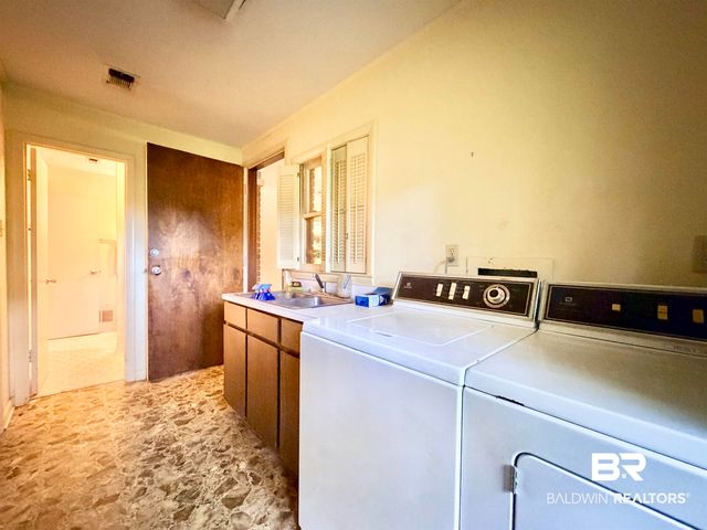 605 E Cumberland Road, Mobile, AL 36608