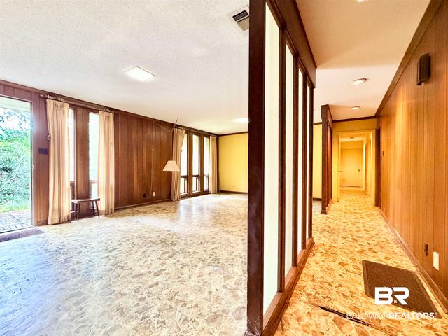 605 E Cumberland Road, Mobile, AL 36608