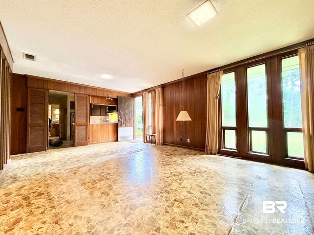 605 E Cumberland Road, Mobile, AL 36608