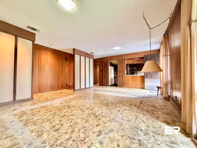 605 E Cumberland Road, Mobile, AL 36608