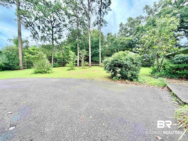 605 E Cumberland Road, Mobile, AL 36608