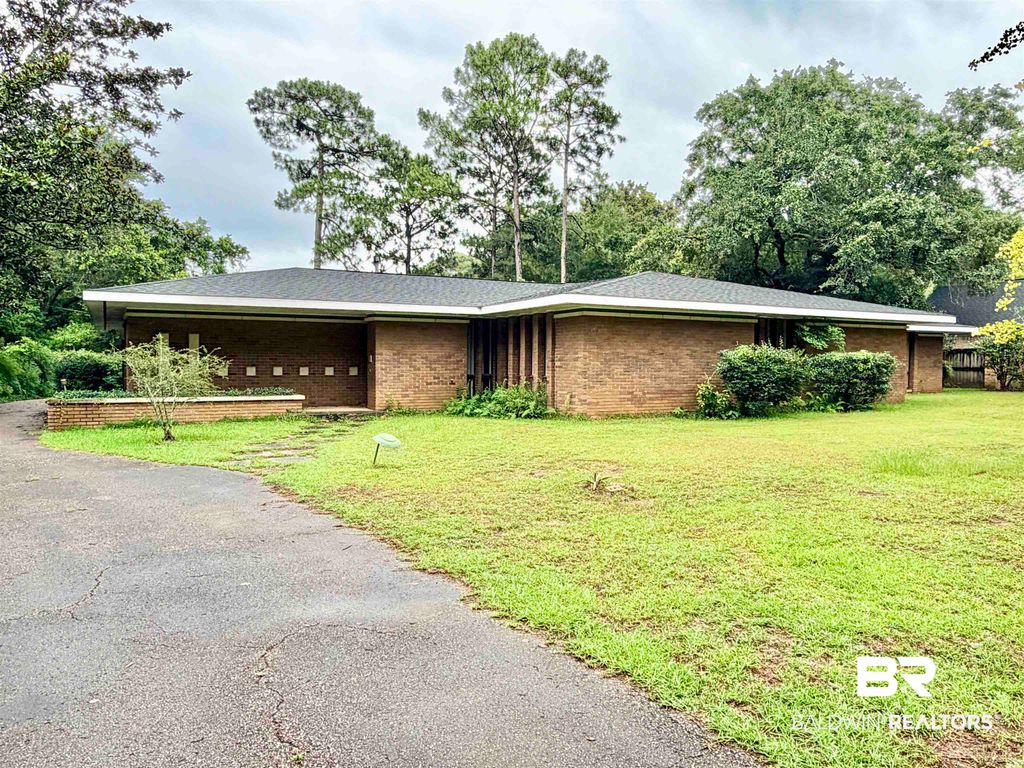 605 E Cumberland Road, Mobile, AL 36608