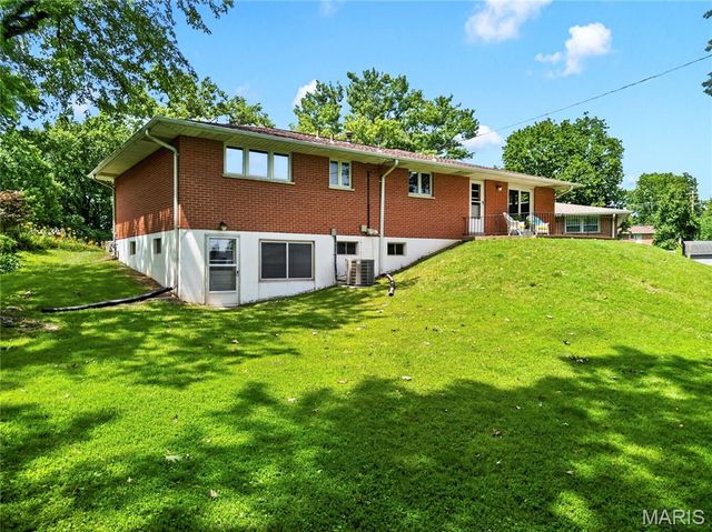 7650 Sunray Lane, St Louis, MO 63123