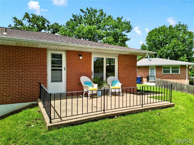 7650 Sunray Lane, St Louis, MO 63123