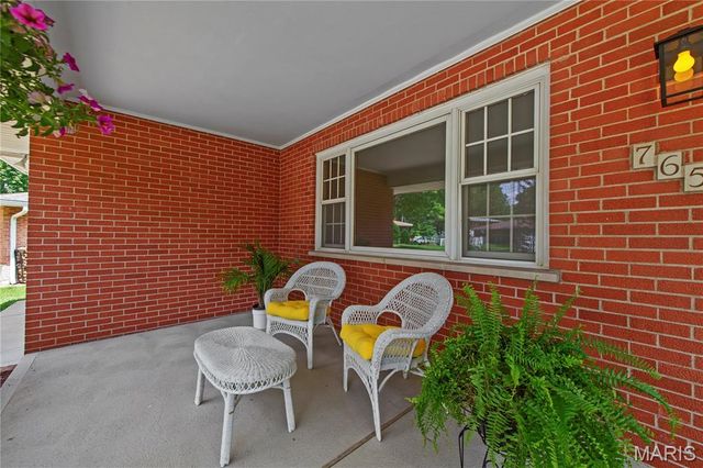 7650 Sunray Lane, St Louis, MO 63123