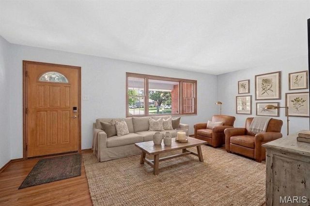 7650 Sunray Lane, St Louis, MO 63123
