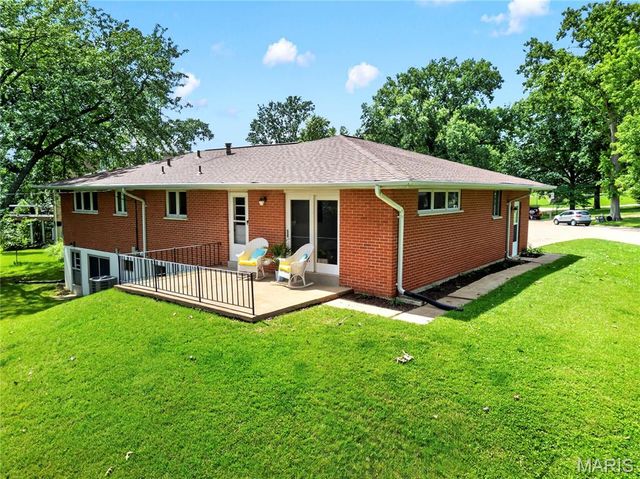 7650 Sunray Lane, St Louis, MO 63123