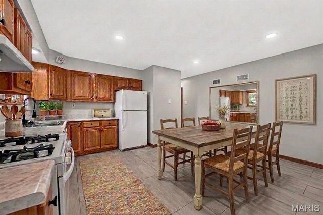 7650 Sunray Lane, St Louis, MO 63123