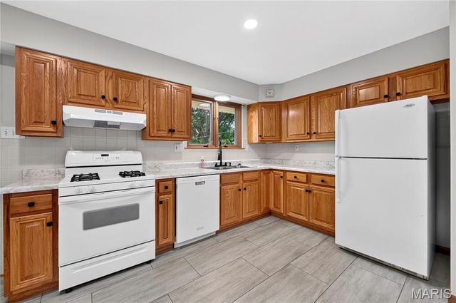 7650 Sunray Lane, St Louis, MO 63123
