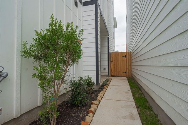 8919 Grovner Place, Houston, TX 77055