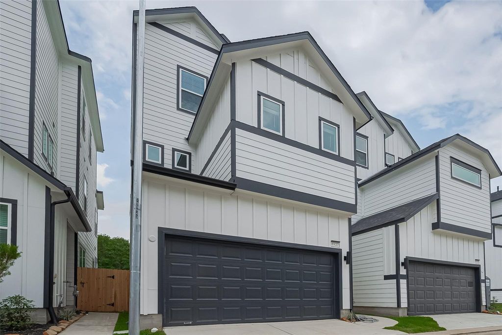 8919 Grovner Place, Houston, TX 77055