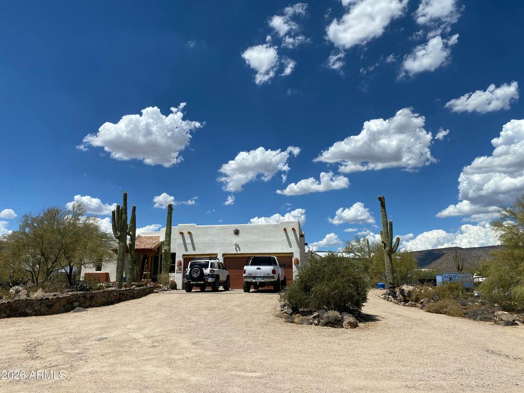 Image 13 of property listing at 45319 N 18TH Street, New River, AZ 85087