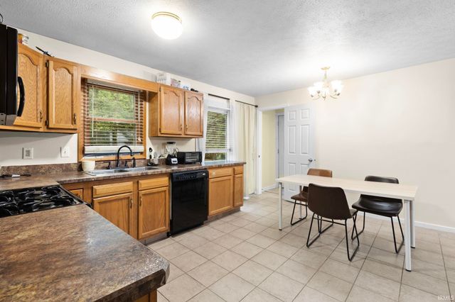 58915 Runway Road, Elkhart, IN 46516