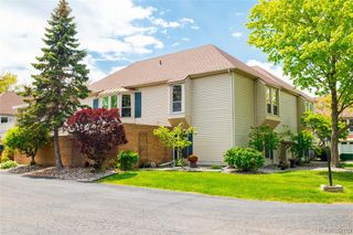 8095 Colony Drive 22, Grosse Ile, MI 48138