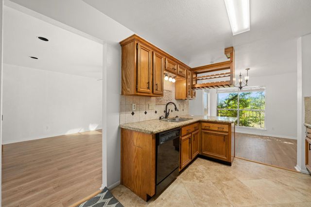 15916 Seahorse Drive, Houston, TX 77062