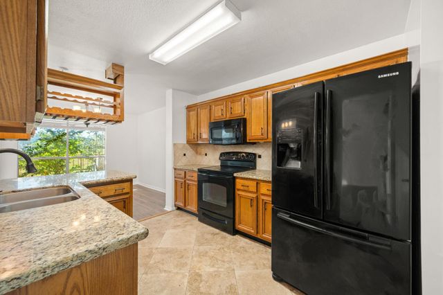 15916 Seahorse Drive, Houston, TX 77062