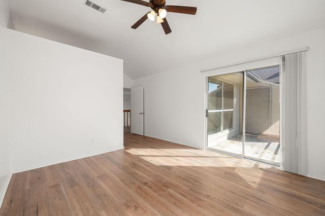 15916 Seahorse Drive, Houston, TX 77062