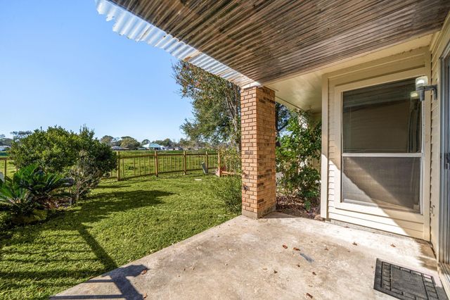 15916 Seahorse Drive, Houston, TX 77062