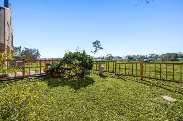 15916 Seahorse Drive, Houston, TX 77062