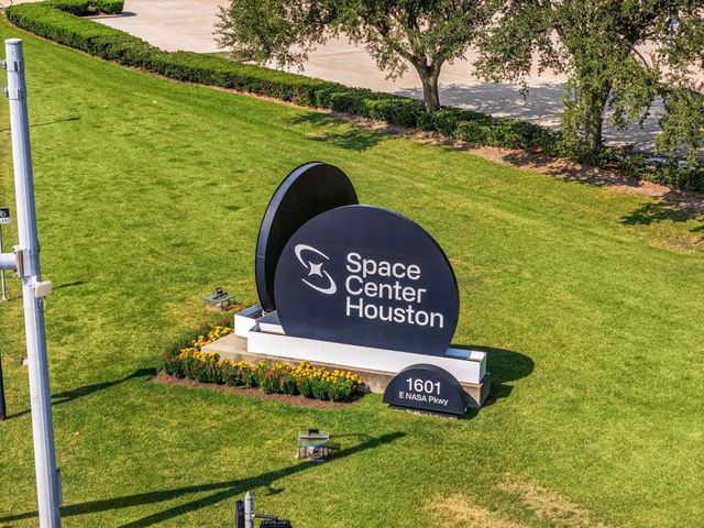 15916 Seahorse Drive, Houston, TX 77062