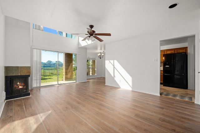 15916 Seahorse Drive, Houston, TX 77062