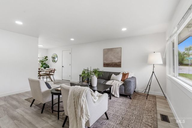 1207 W Chateau Ave, Meridian, ID 83646