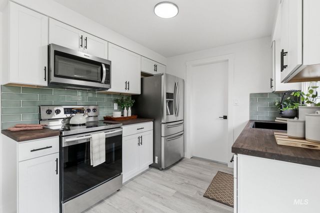 1207 W Chateau Ave, Meridian, ID 83646